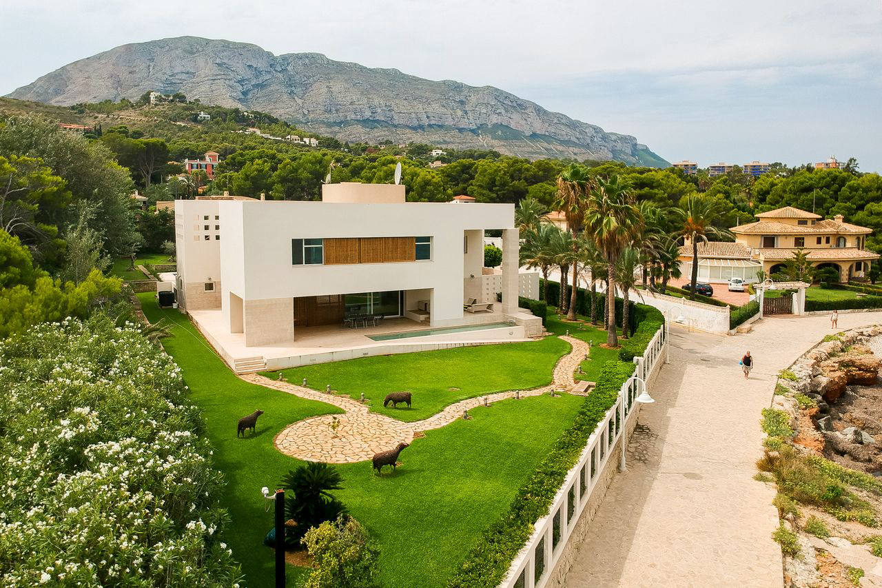 House, 7 373 m²